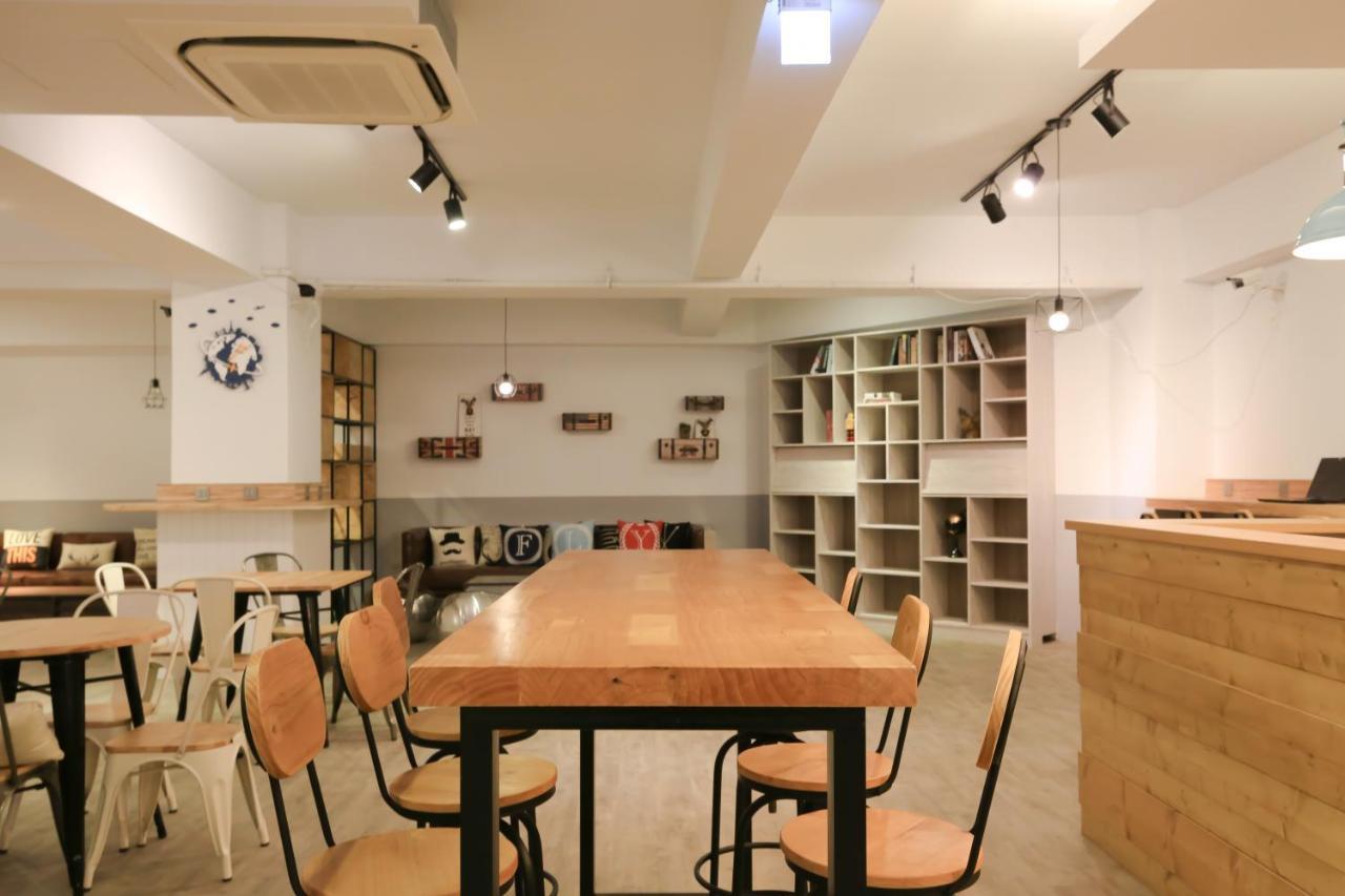 Flyinn Hostel Cao Hùng Ngoại thất bức ảnh