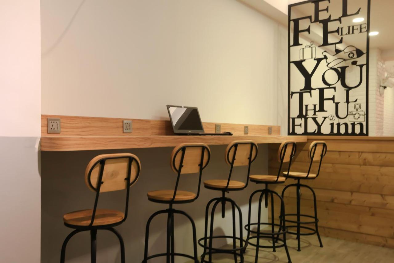 Flyinn Hostel Cao Hùng Ngoại thất bức ảnh