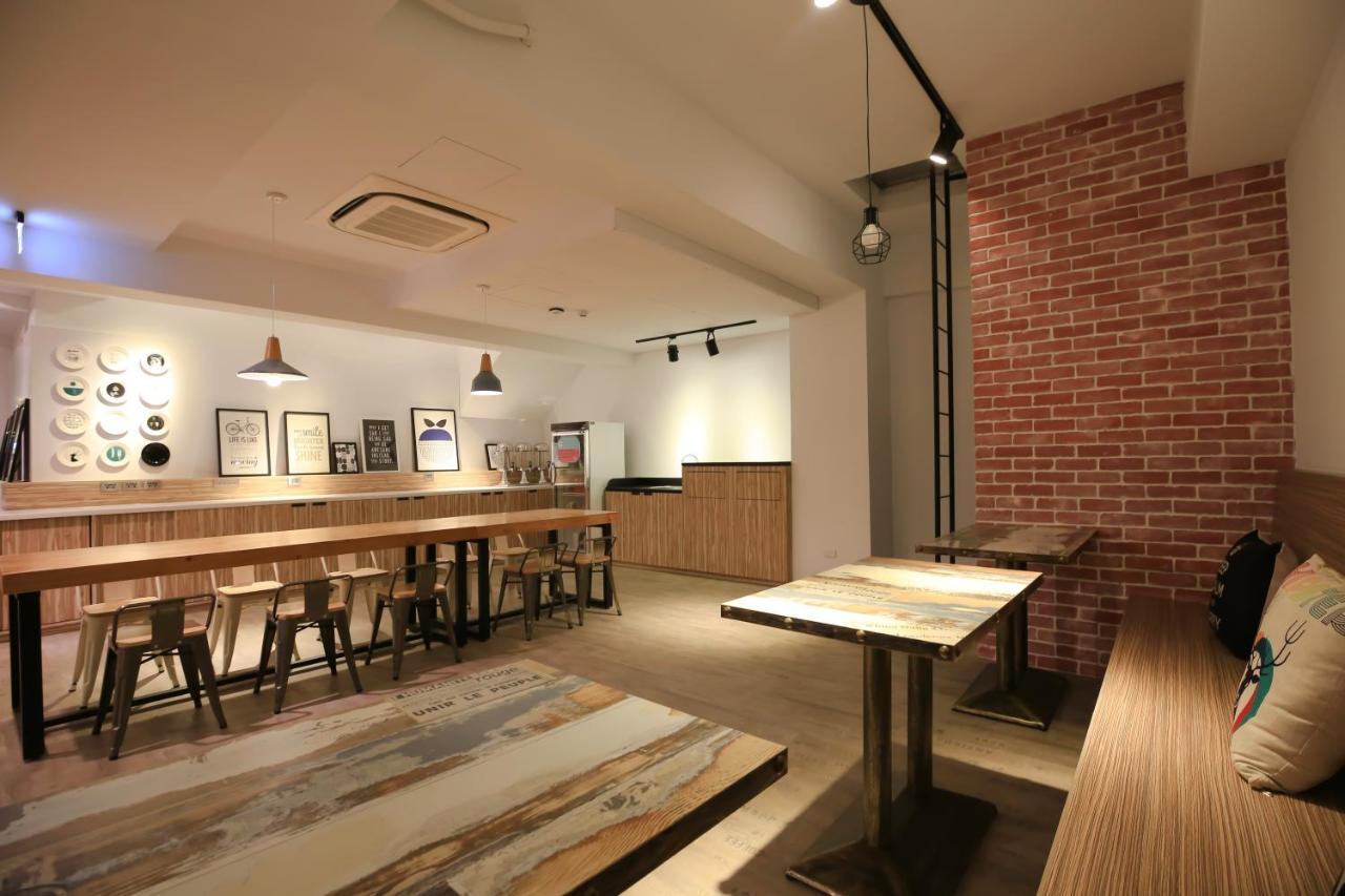 Flyinn Hostel Cao Hùng Ngoại thất bức ảnh