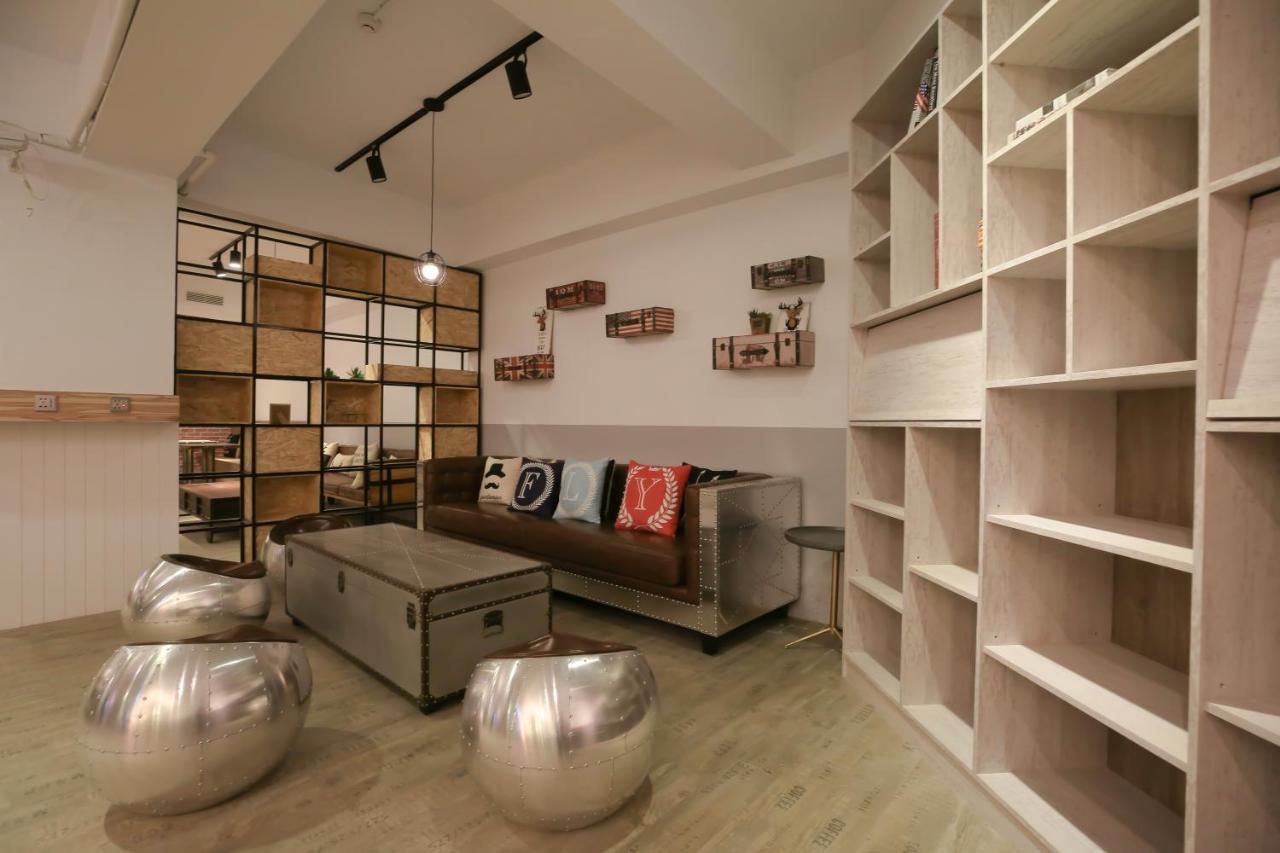 Flyinn Hostel Cao Hùng Ngoại thất bức ảnh