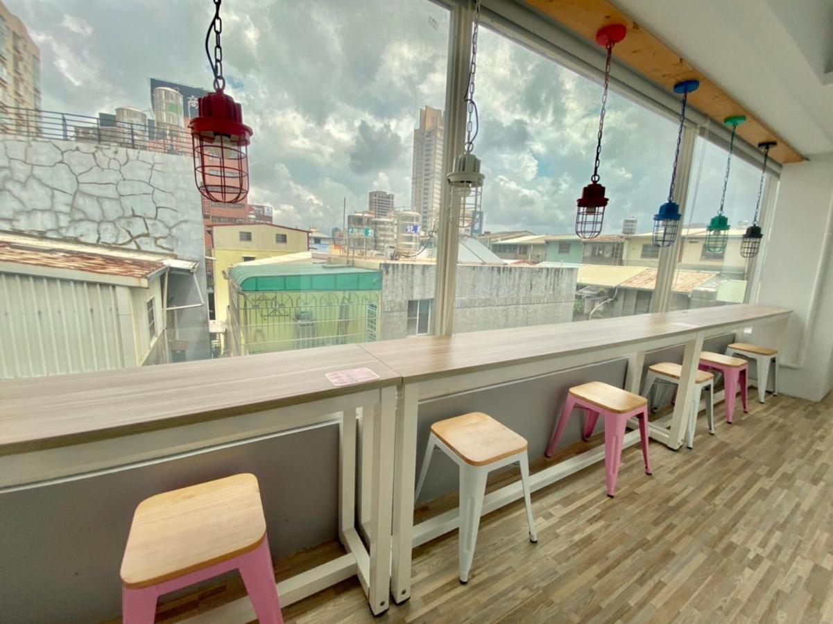 Flyinn Hostel Cao Hùng Ngoại thất bức ảnh